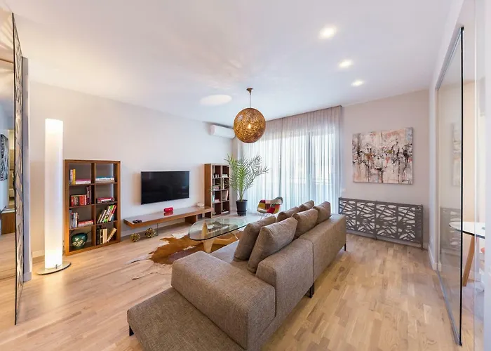 The Shades Of Grey-tranquil 4th-floor Baneasa Area Apartment Bukarest
