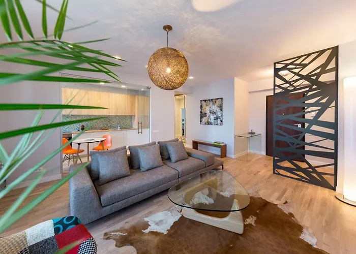 The Shades Of Grey-tranquil 4th-floor Baneasa Area Apartment Bukarest