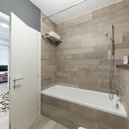 The Shades Of Grey-tranquil 4th-floor Baneasa Area Apartman