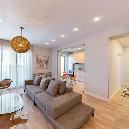 The Shades Of Grey-tranquil 4th-floor Baneasa Area Apartman *