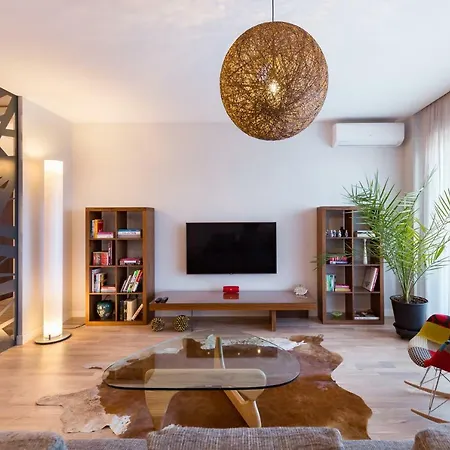 The Shades Of Grey-tranquil 4th-floor Baneasa Area Apartmán